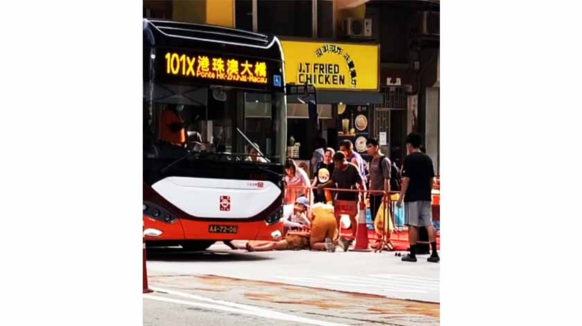 內地女橫過馬路被巴士撞倒原因待查     